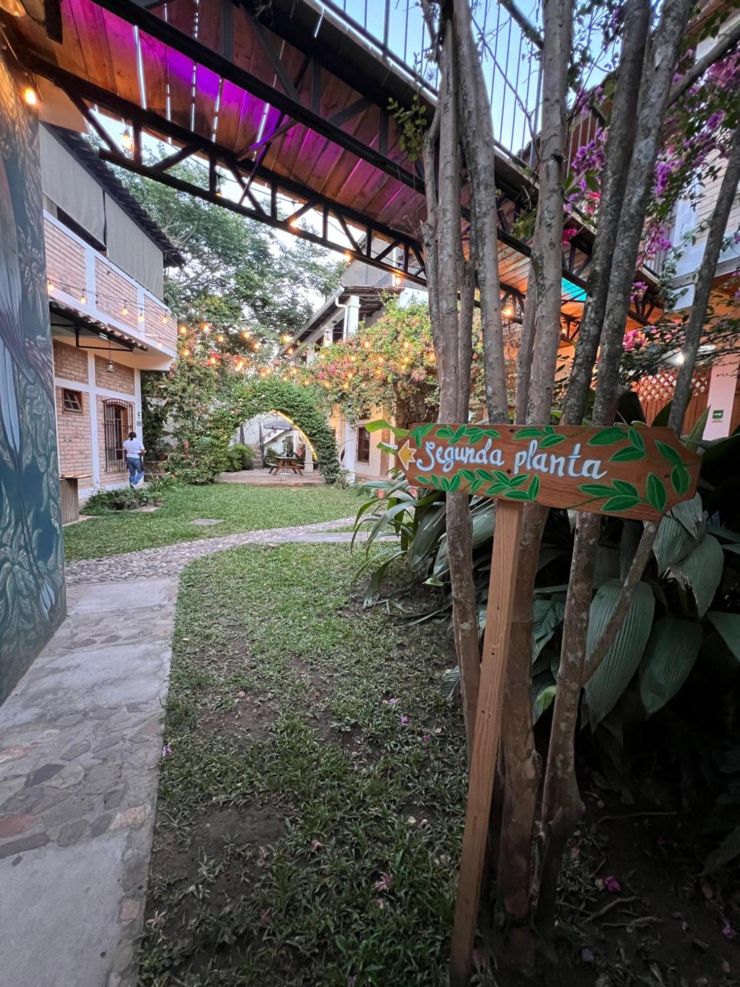 Jardin Cafe Hotel & Restaurant 格拉西亚斯 外观 照片