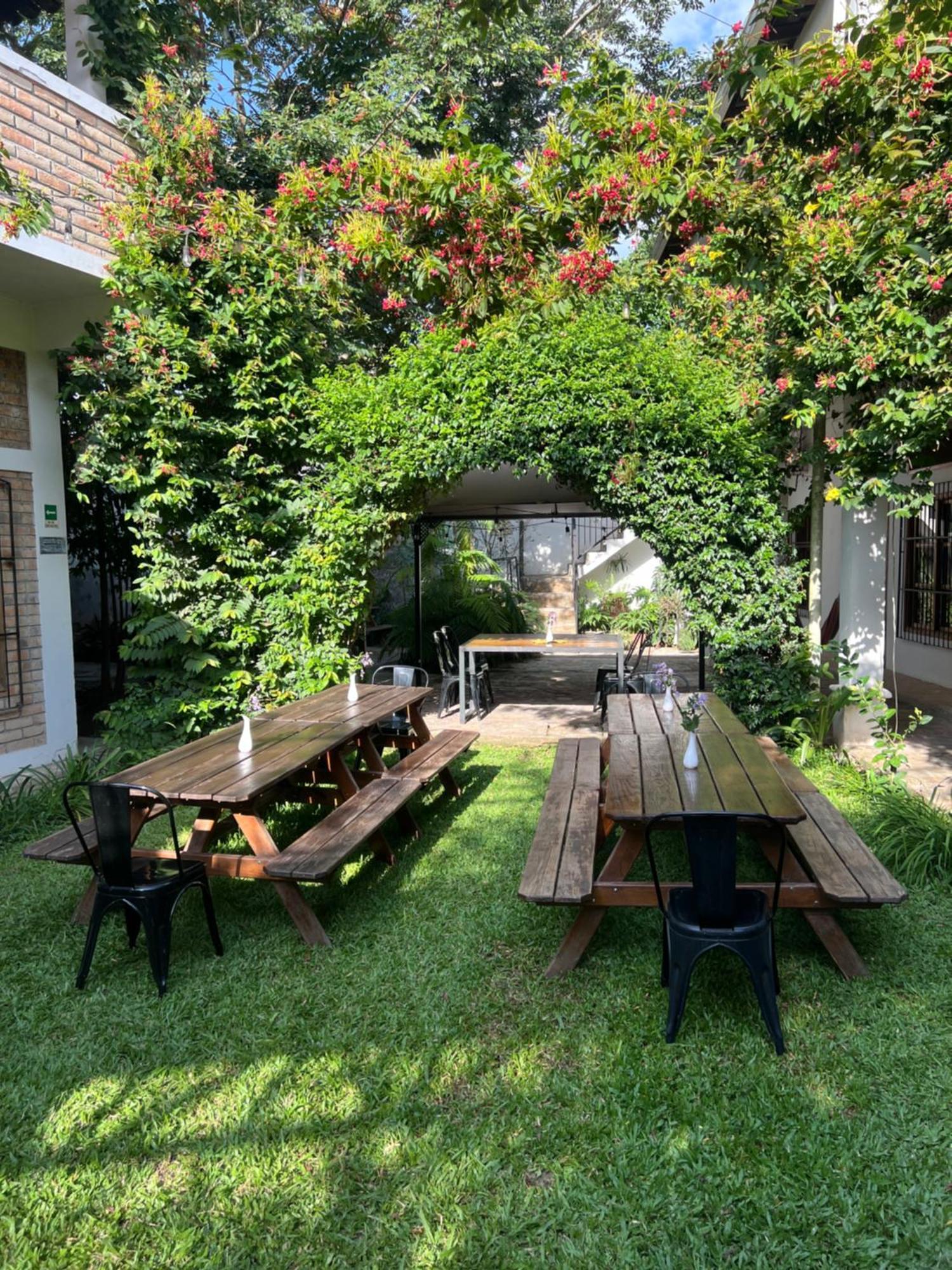 Jardin Cafe Hotel & Restaurant 格拉西亚斯 外观 照片