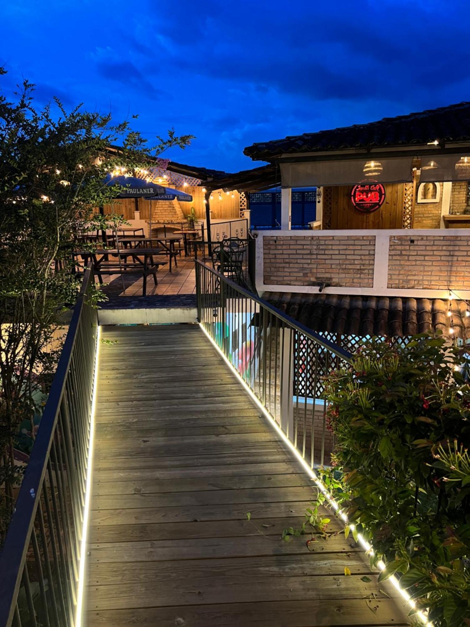 Jardin Cafe Hotel & Restaurant 格拉西亚斯 外观 照片