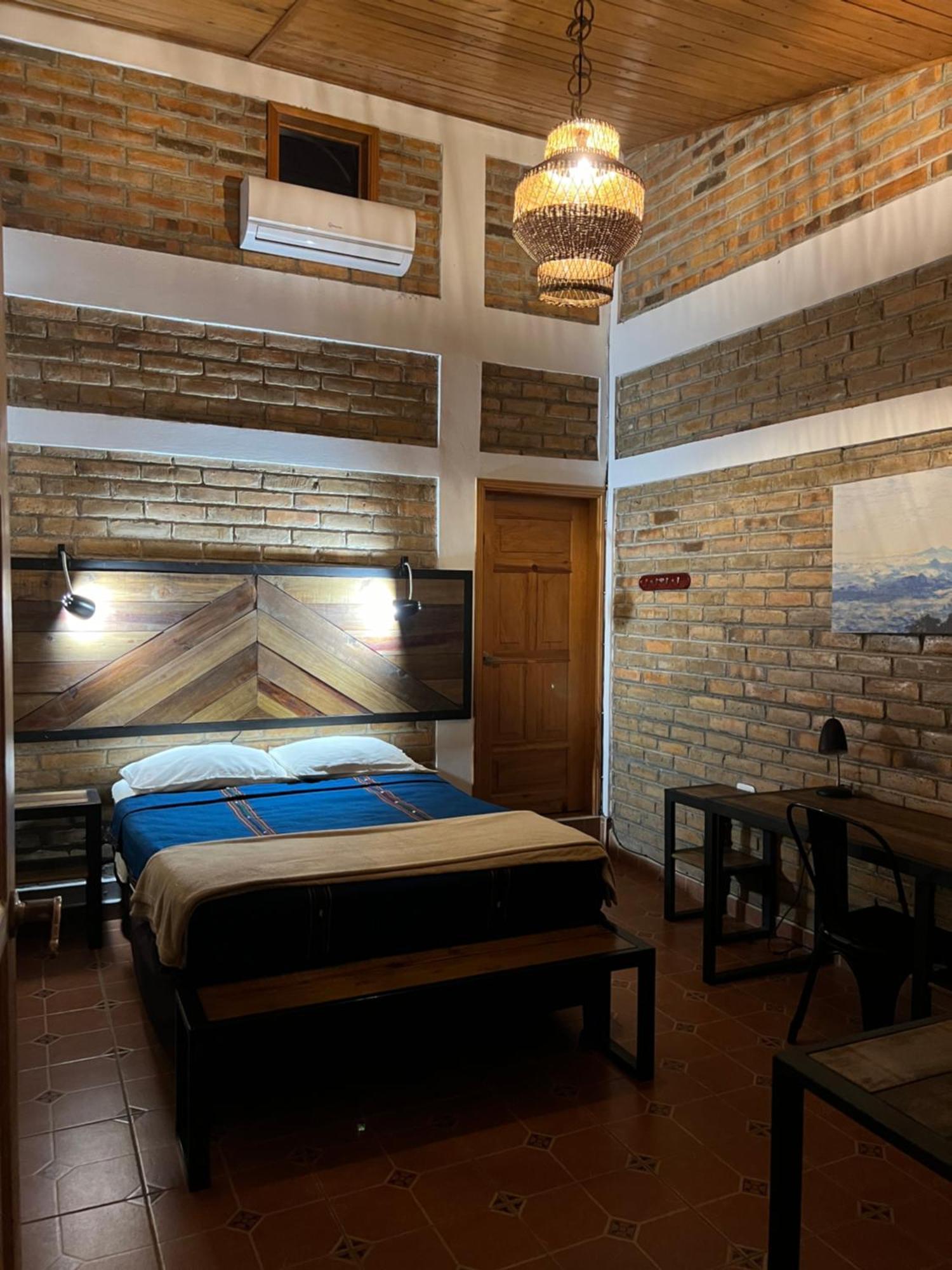 Jardin Cafe Hotel & Restaurant 格拉西亚斯 外观 照片